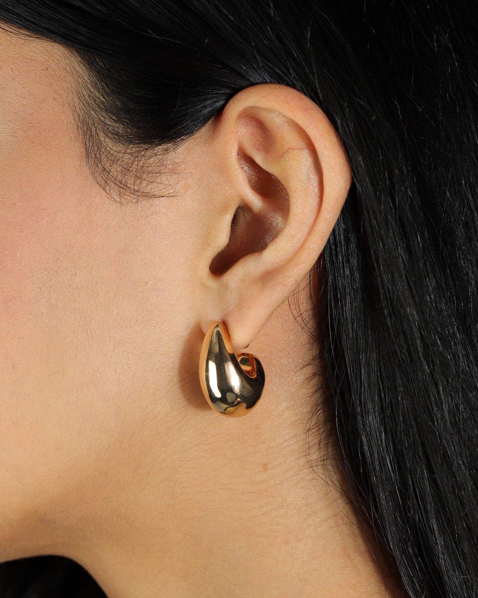 Droplet Teardrop Studs 18k Gold Plated