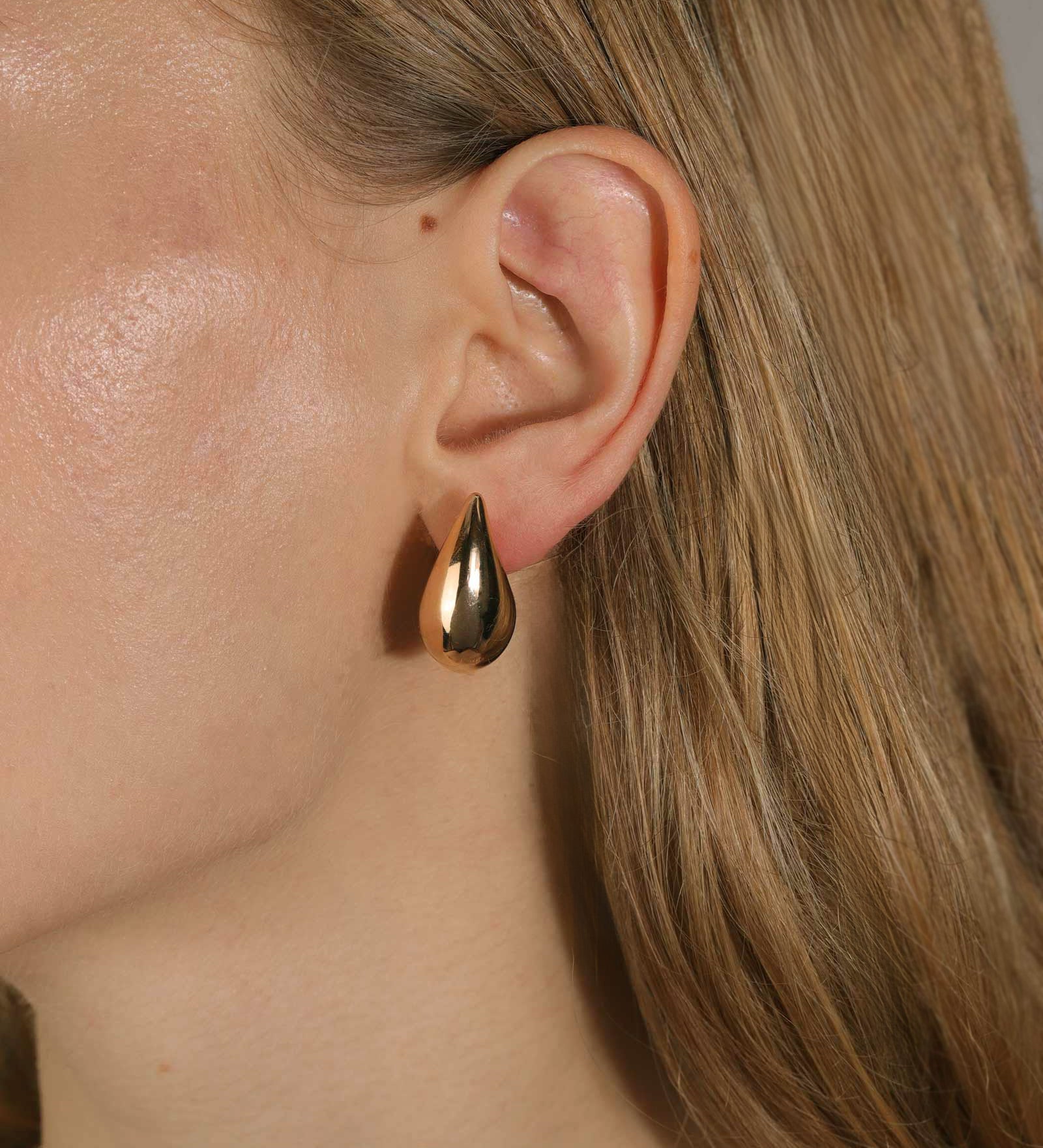 Teardrop Medium Studs 18k Gold Plated