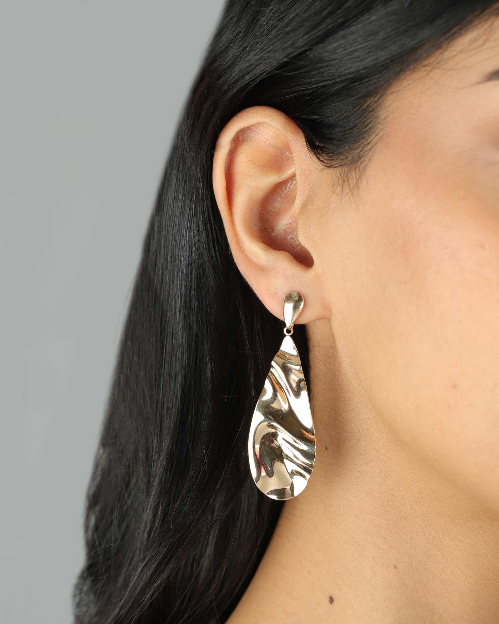 Long Wavy Teardrop Studs 18k Gold Plated