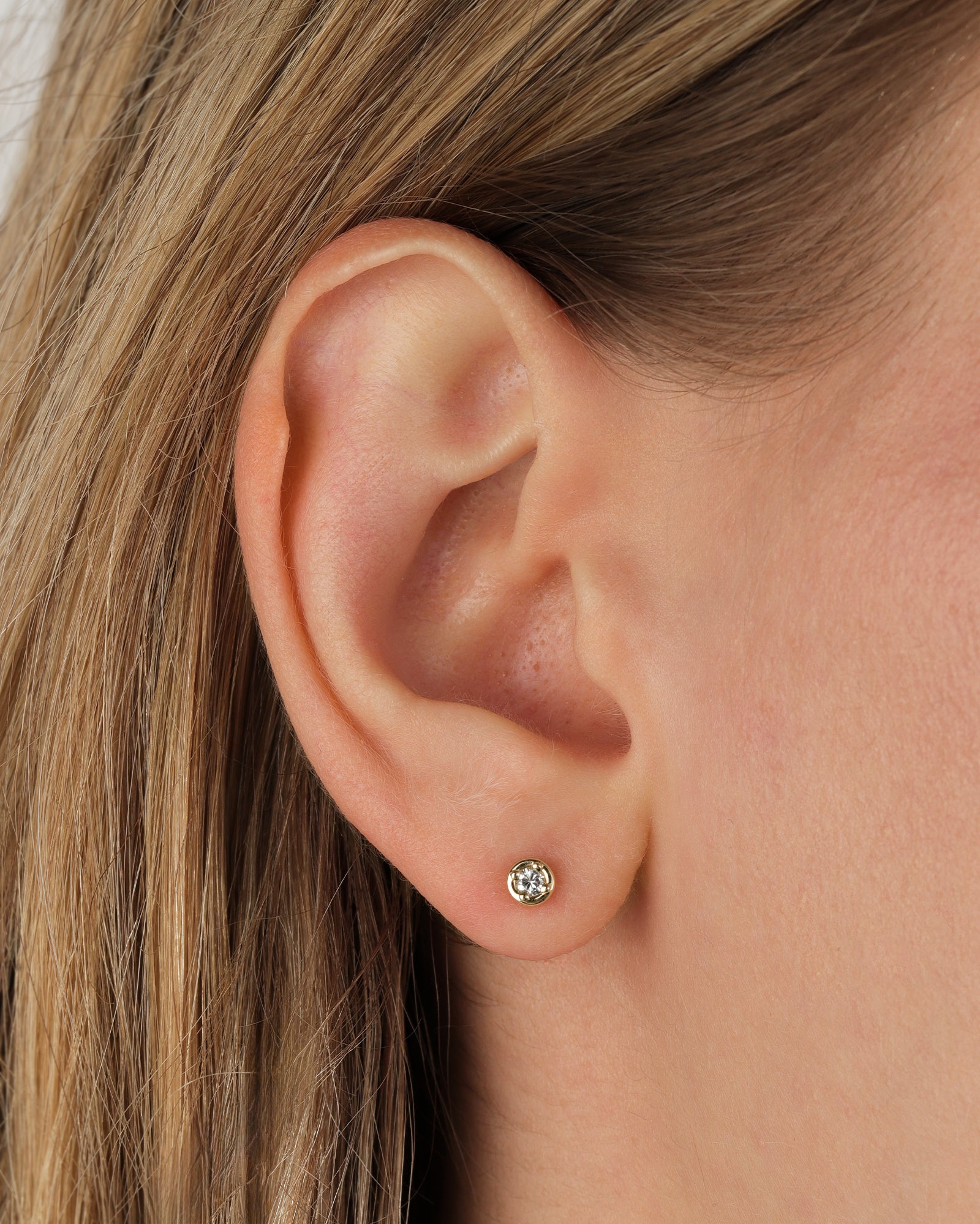 Round Organic Studs 14k Yellow Gold, Diamond