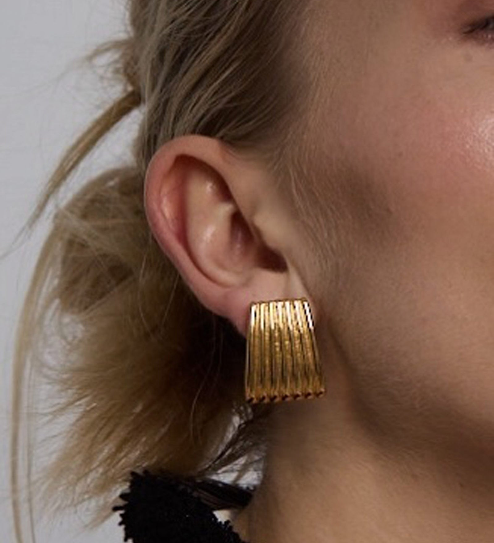 Ribbed Studs 18k Gold Plated