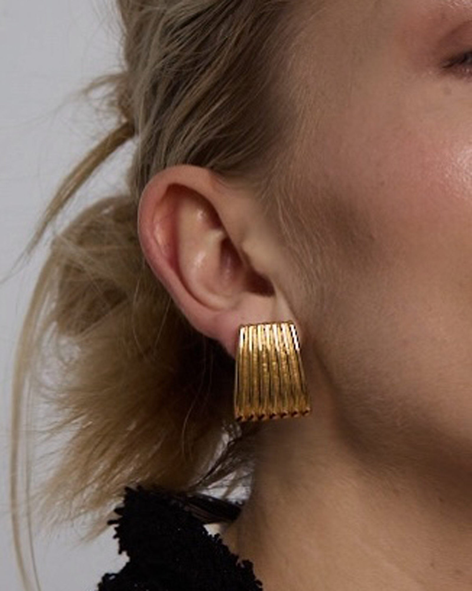 Ribbed Studs 18k Gold Plated