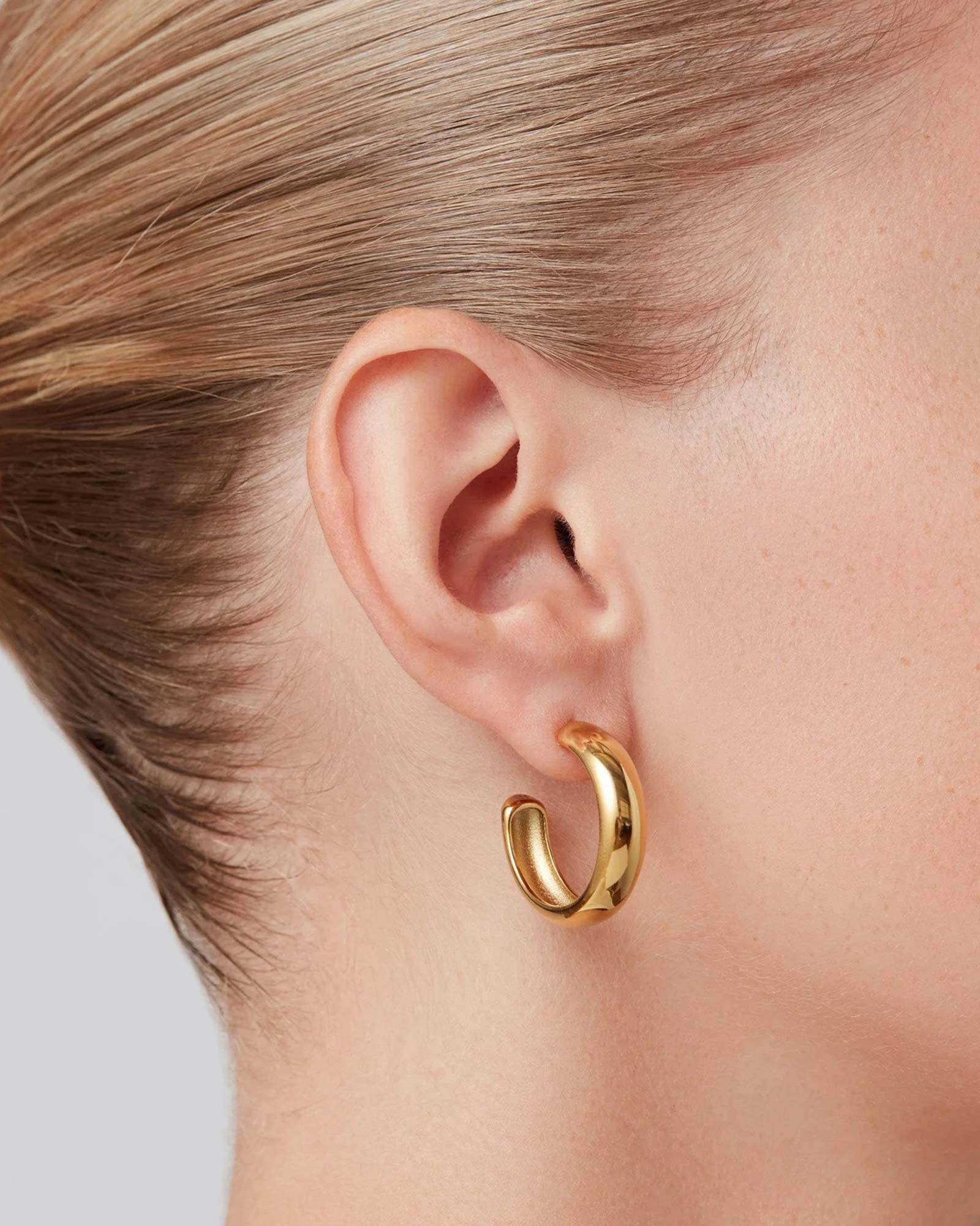 Staple Hoop Earrings - Medium 14k Gold Ion Plated